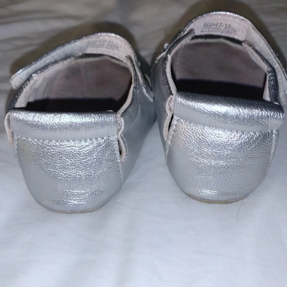 LIVIE & LUCA SILVER LEATHER  Mary Jane ballet shoes baby girl size 18-24 months